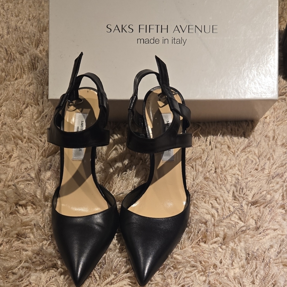Saks Fifth Avenue Italian White Packaging - Picture 4 of 8